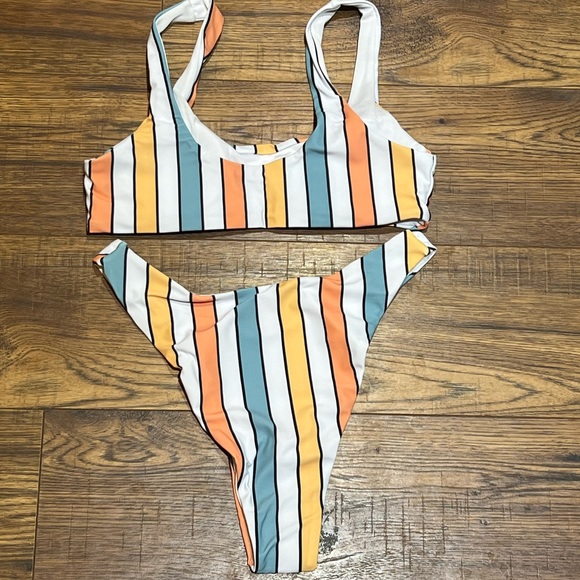 Striped High Cut Bikini Size Small - Picture 3 of 3